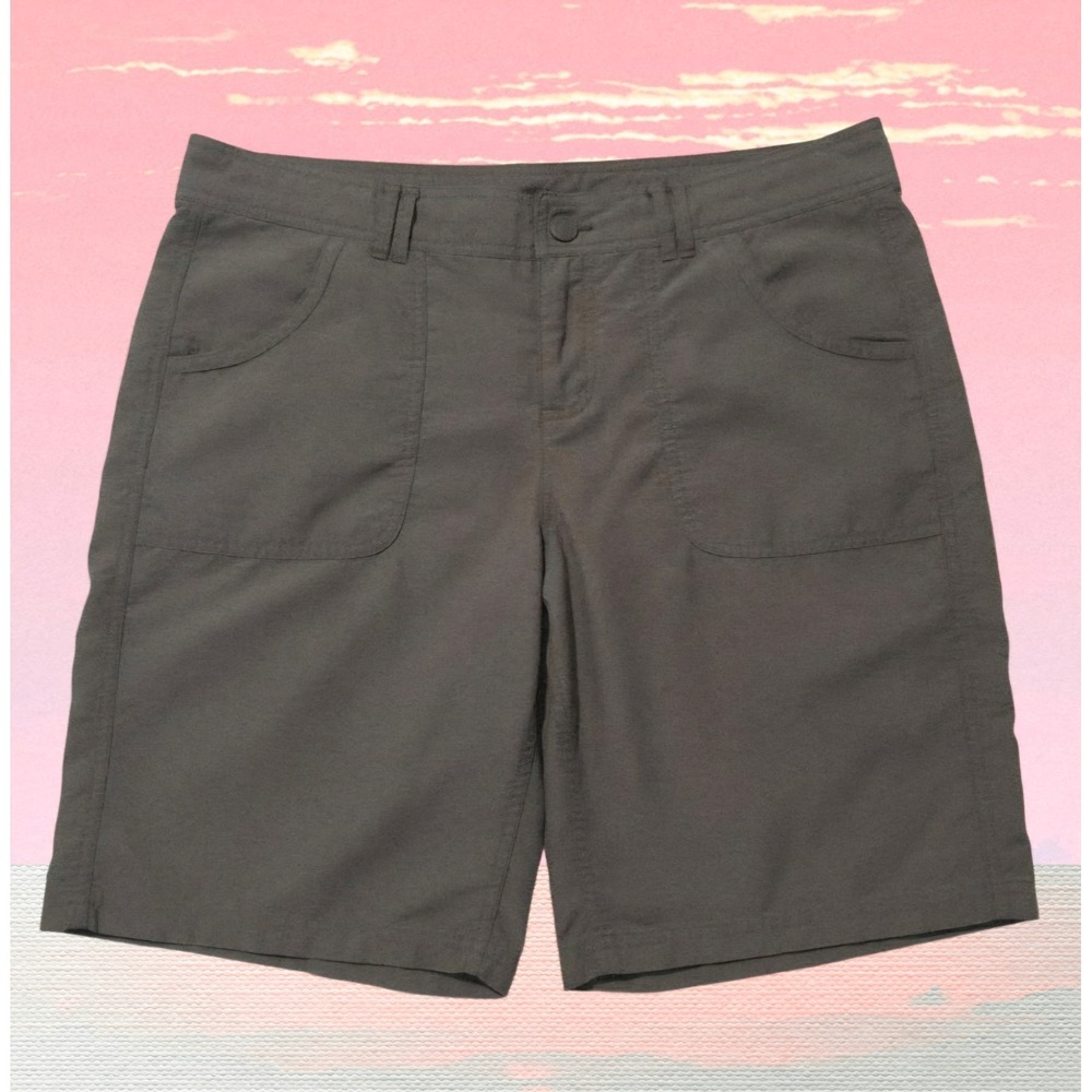 The North Face Women's Horizon 2.0 Button Snap Shorts in Gray/Green Earth Tone,